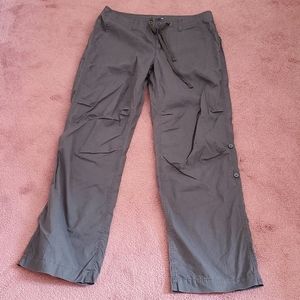 Izod cargo style pants